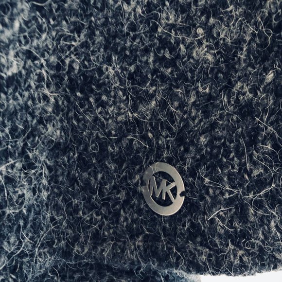 Sold Micheal Micheal Kors Gray/Black Turtle Neck Sweater- Size Medium - Picture 4 of 8